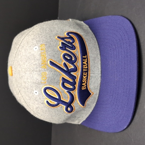 Mitchell & Ness Hardwood Classics Los Angeles Lakers Basketball Hat . - Picture 2 of 10